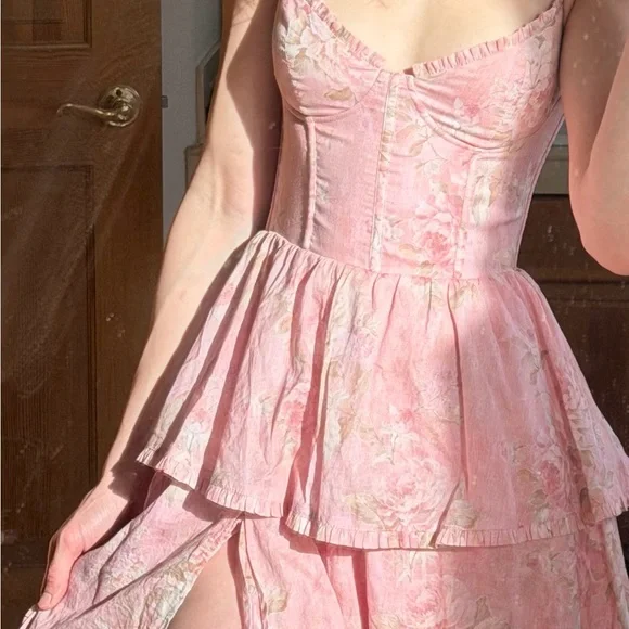 Elegant Pink Floral Tiered Dress V. Chapman - Picture 3 of 10